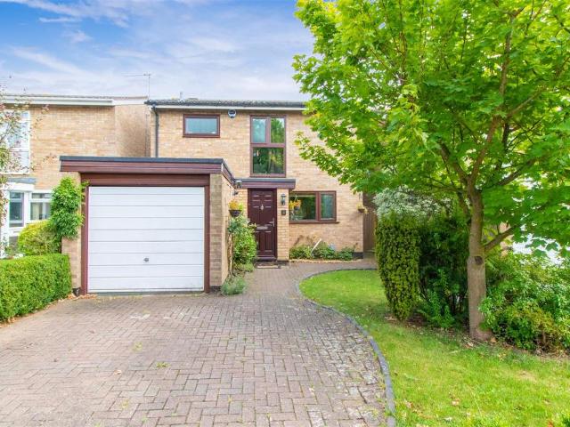 Pear Tree Dell, Letchworth Garden. 3 bed detached house to rent £1,900 pcm £438 pw