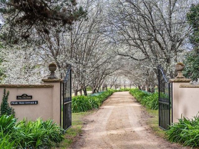 Pear Tree House A Grand Country Estate on 5 Glorious Acres