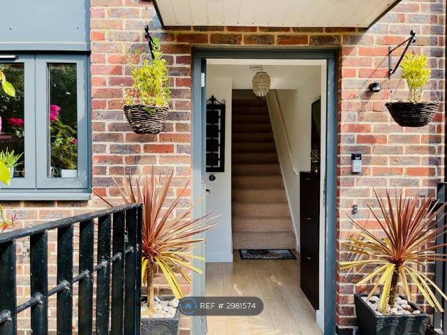 Pear Tree Lane, Rainham RM13, 3 bed terraced house to rent, £2,500 pcm | PrimeLocation