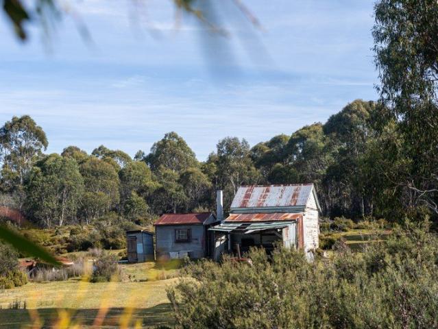 'Pearce's Hut'