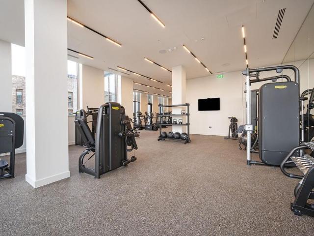 Pearl Yard, London SE16 2 bed flat to rent £4,400 pcm £1,015 pw