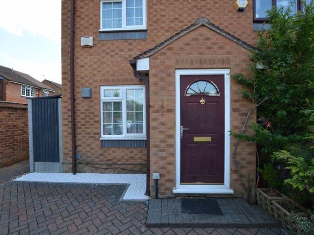 Pearl Gardens, Slough 2 bed semi detached house to rent £1,475 pcm £340 pw