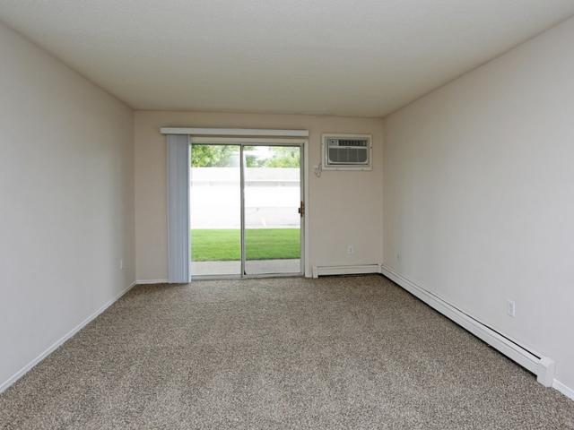 PEARLWOOD ESTATES 1 Bedroom Apartment for Rent at 1860 52nd St E, Inver Grove Heights, MN 55077 Schmidt Lake