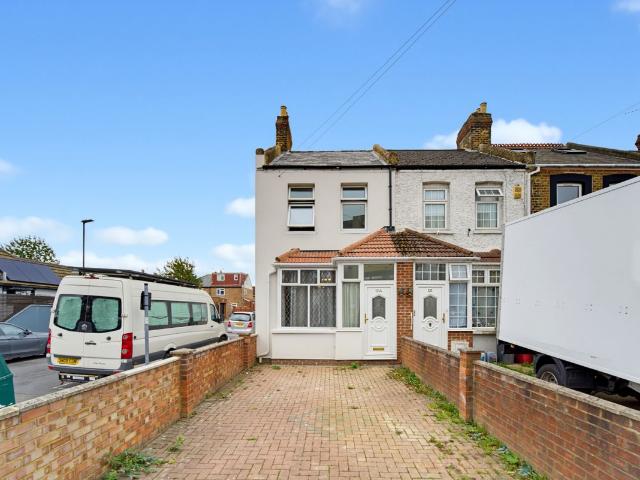 Pears Road, Hounslow TW3, 3 bed semi detached house to rent, £2,500 pcm | PrimeLocation