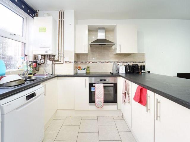 Pearson Grove, Leeds 3 bed terraced house to rent £1,625 pcm £375 pw