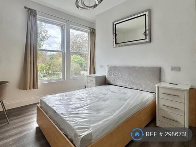 Pearson Park Apartments, Hull, HU5 Studio to rent £695 pcm £160 pw