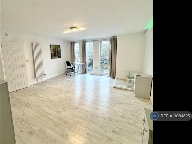 Pearson Park Apartments, Hull, HU5 Studio to rent £795 pcm £183 pw