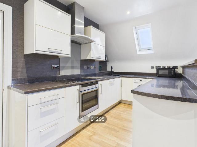 Pearson Park, Hull, HU5 2TG 2 bed apartment to rent £925 pcm £213 pw