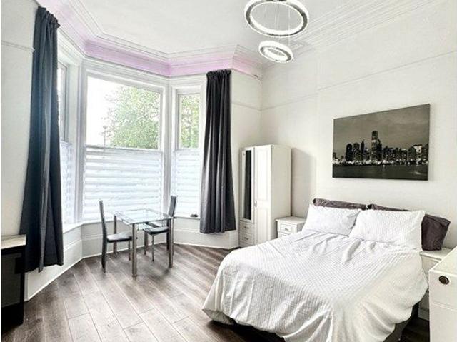 Pearson Park, Hull HU5, Studio to rent, £745 pcm | PrimeLocation