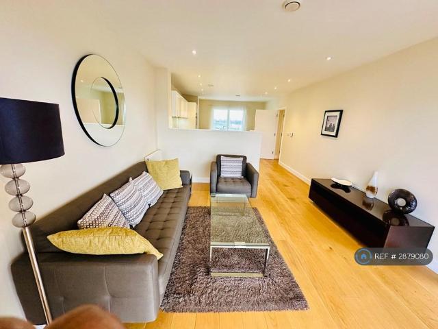Peartree Way, London, SE10 2 bed flat to rent £2,450 pcm £565 pw