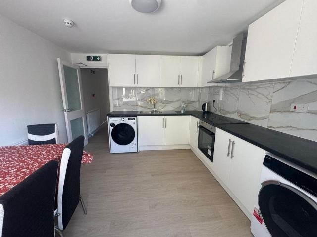 Peartree Bridge, Milton Keynes MK6 1 bed in a house share to rent £675 pcm £156 pw