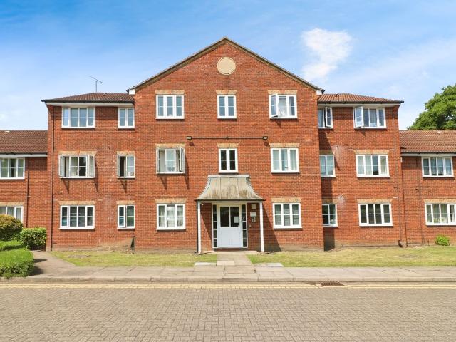 Peartree Lane, Welwyn Garden City AL7, 1 bed flat to rent, £1,250 pcm | PrimeLocation