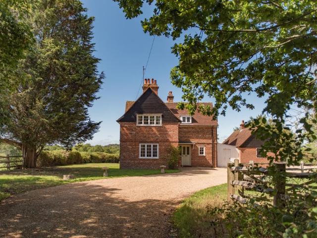 Peasmarsh, Rye, East Sussex, TN31 5 bed detached house to rent £3,995 pcm £922 pw