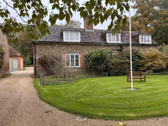 Peasmarsh, Rye TN31, 1 bed flat to rent, £1,000 pcm | PrimeLocation