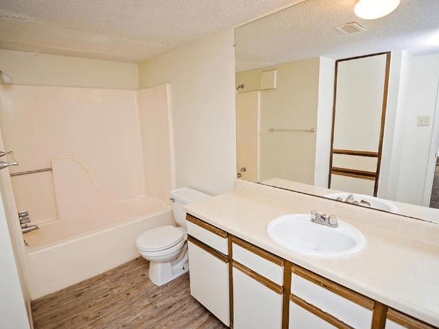 Pecan Grove 2 Bedroom Apartment for Rent at 4335 Clubhouse Dr, Alexandria, LA 71303