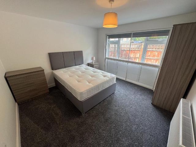Peckforton Walk, Wilmslow House share to rent £595 pcm £137 pw