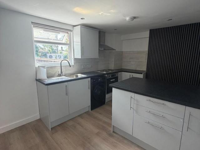 Peckham High Street, SE15 2 bed flat to rent £2,100 pcm £485 pw