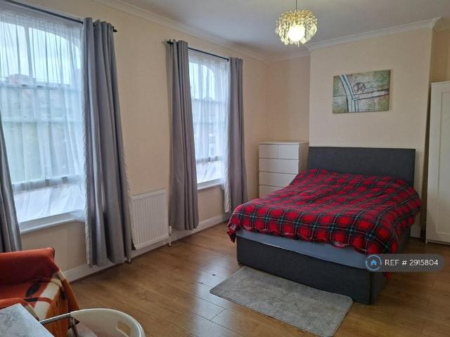 Peckham, London, SE15 1 bed in a flat share to rent £1,040 pcm £240 pw