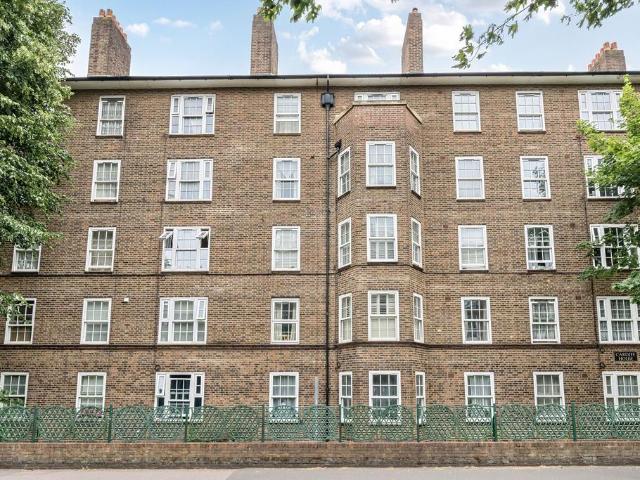 Peckham Park Road, Peckham, London, SE15 3 bed flat to rent £2,600 pcm £600 pw
