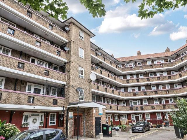 Peckham Park Road, Peckham, London, SE15 3 bed flat to rent £2,600 pcm £600 pw