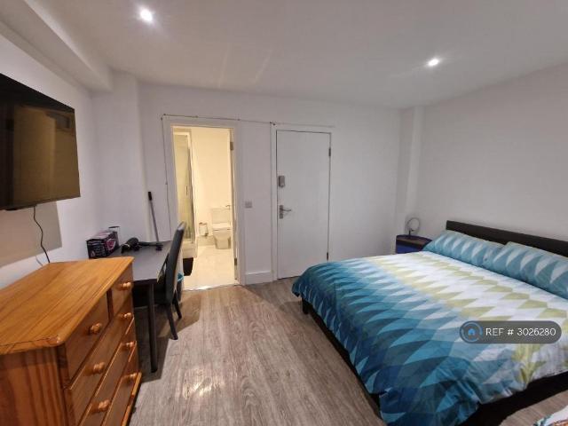 Peckham Rye, Peckham, SE15 1 bed in a flat share to rent £1,400 pcm £323 pw