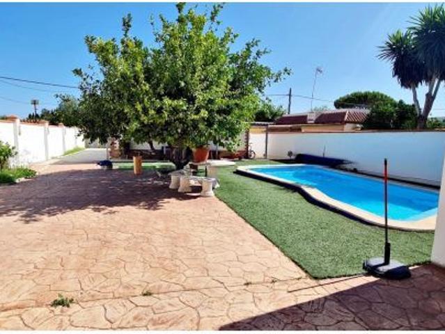 PEDANIA DE JEREZ, CASA DE CAMPO 100M², PARCELA 700M², PISCINA, NAVE DE 40M²