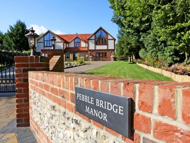 Pedlars Lane, Royston SG8 5 bed detached house to rent £4,600 pcm £1,062 pw