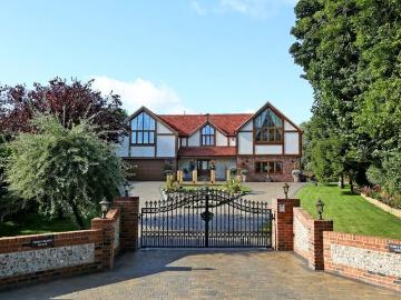 Pedlars Lane, Royston SG8 5 bed detached house to rent £4,600 pcm £1,062 pw