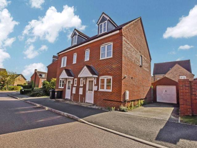 Pedley Way, Lower Renhold, Bedford 3 bed semi detached house to rent £1,500 pcm £346 pw