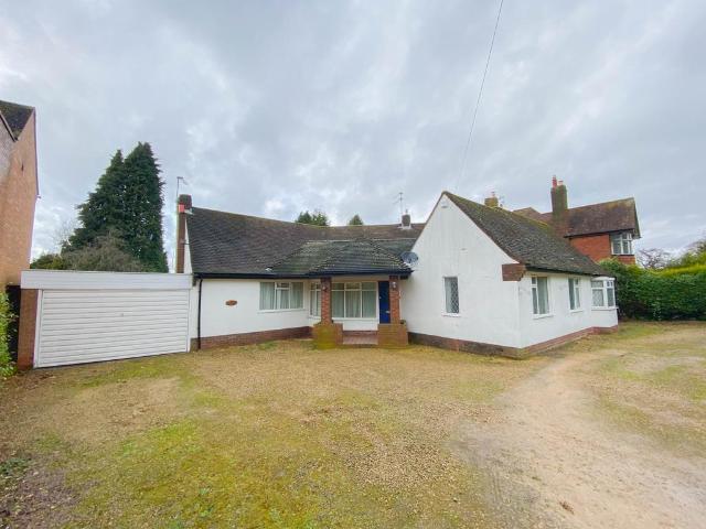 Pedmore Hall Lane, Stourbridge, West. 4 bed bungalow to rent £3,750 pcm £865 pw