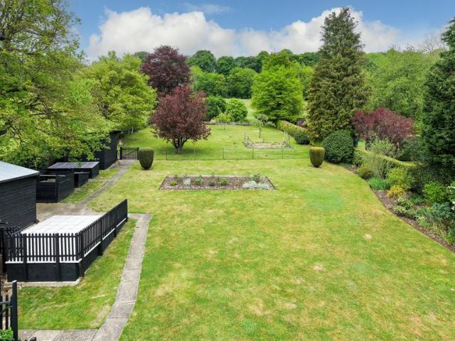 Pednor Road, CHESHAM 3 bed bungalow to rent £3,250 pcm £750 pw