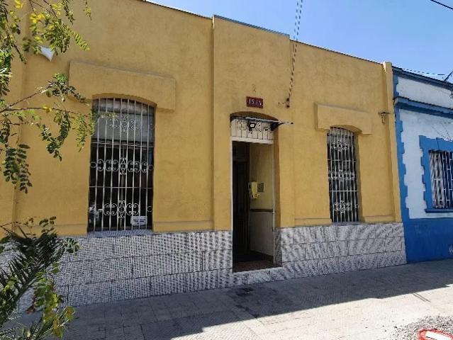 Pedro leon ugalde 3 dormitorios, patio interior mas galpón