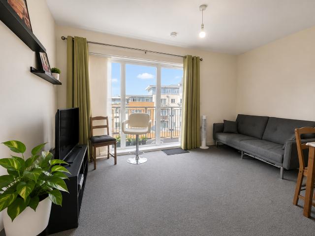 Peebles Court, Croydon CR0, 2 bed flat to rent, £1,650 pcm | PrimeLocation