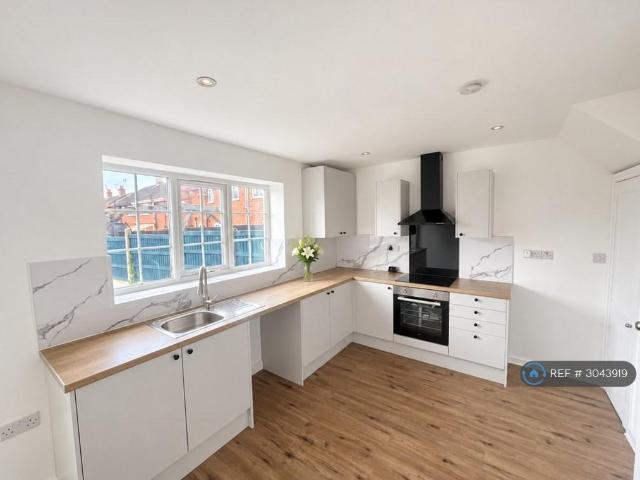 Peel Hill Road, Doncaster, DN8 3 bed terraced house to rent £900 pcm £208 pw