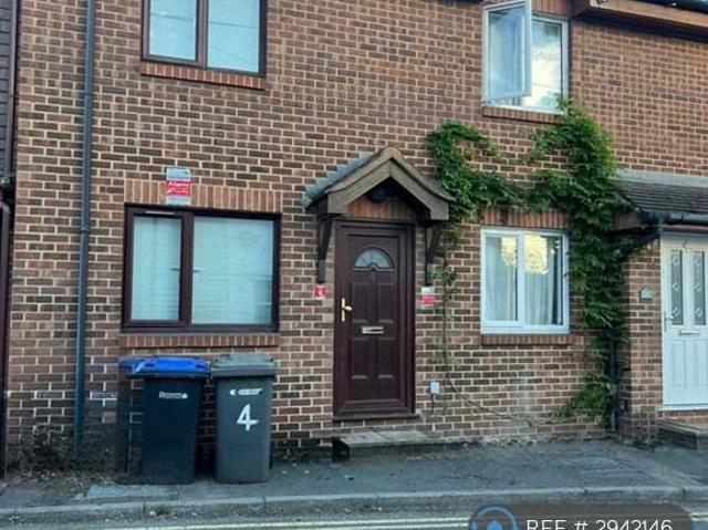 Peel House, Egham, TW20 1 bed terraced house to rent £1,550 pcm £358 pw