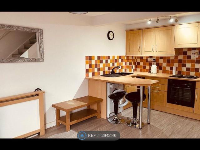Peel House, Egham TW20, 1 bed terraced house to rent, £1,550 pcm | PrimeLocation