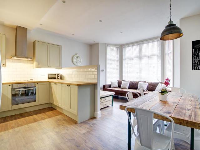 Peel Street, Nottingham NG1, 5 bed flat to rent, £862 pppm | PrimeLocation