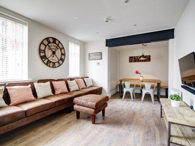 Peel Street, Nottingham NG1, 7 bed flat to rent, £693 pppm | PrimeLocation