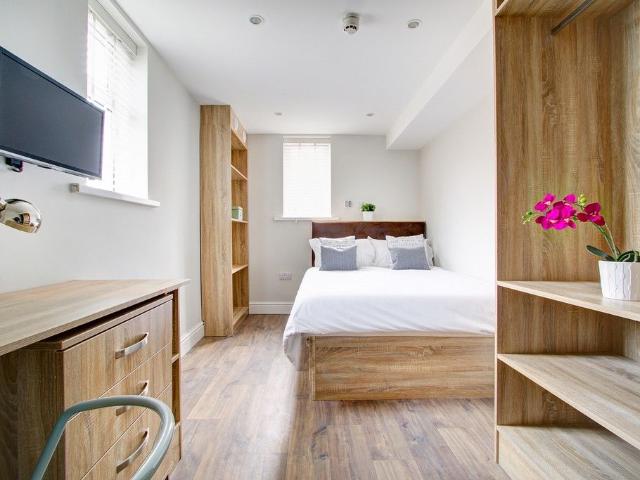 Peel Street, Nottingham NG1, 3 bed flat to rent, £754 pppm | PrimeLocation