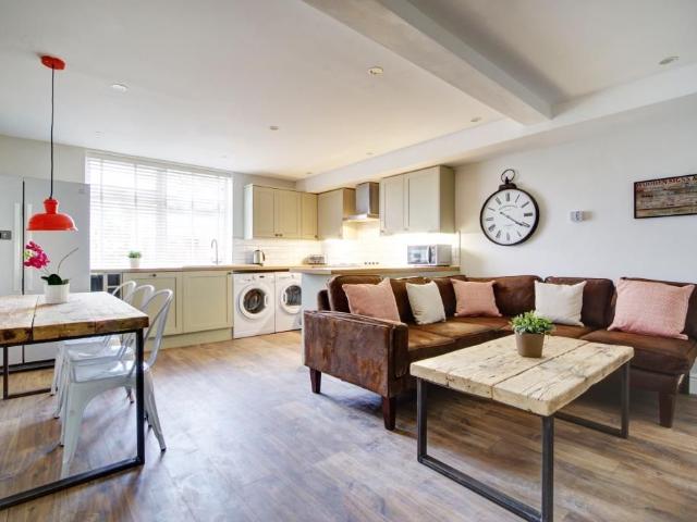Peel Street, Nottingham NG1, 3 bed flat to rent, £801 pppm | PrimeLocation