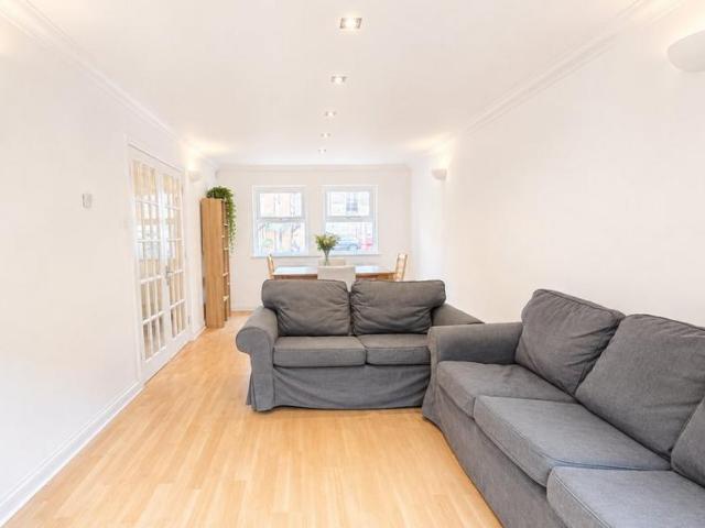 Pegasus Close, Newington Green 4 bed terraced house to rent £4,400 pcm £1,015 pw