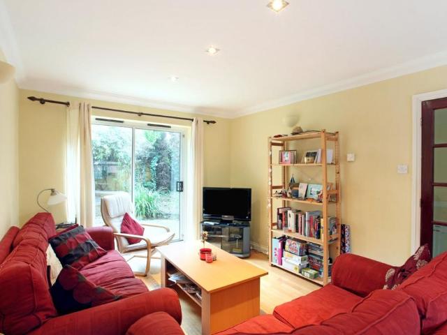 Pegasus Close, Newington Green 4 bed terraced house to rent £4,400 pcm £1,015 pw