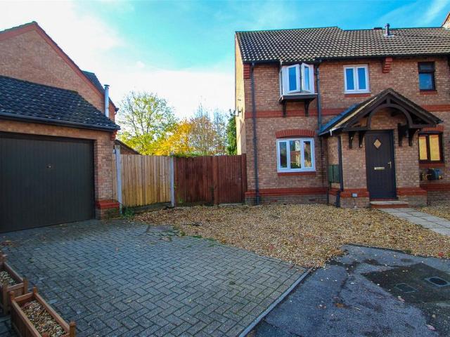 Pegasus Close, Hamble, Southampton. 3 bed end of terrace house to rent £1,425 pcm £329 pw