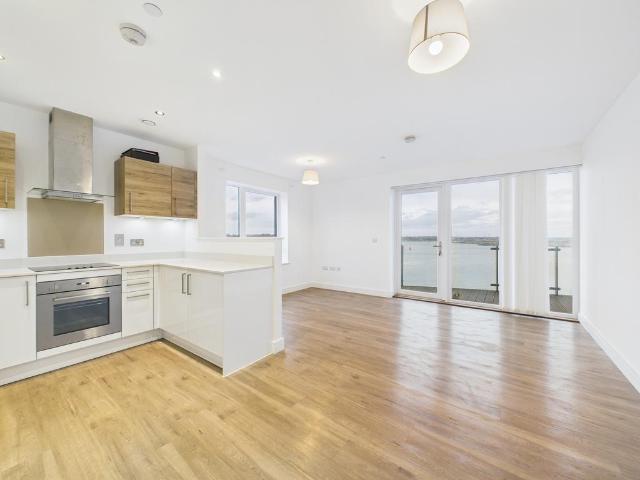 Pegasus Way, Victory Pier, Gillingham 2 bed apartment to rent £1,475 pcm £340 pw