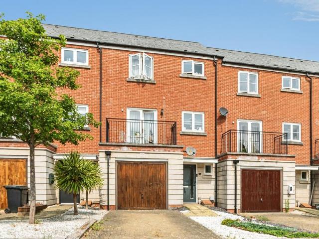 Pegg's Way, Basingstoke, Basingstoke. 4 bed terraced house to rent £2,100 pcm £485 pw