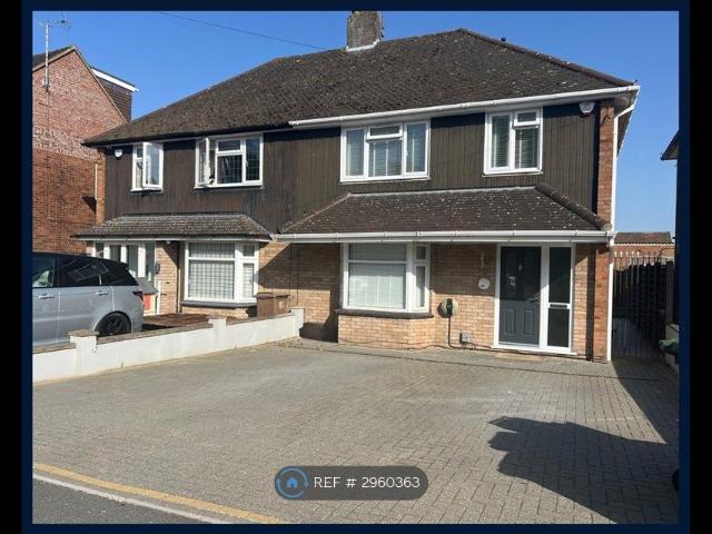 Pegsdon Close, Luton LU3, 3 bed semi detached house to rent, £1,950 pcm | PrimeLocation