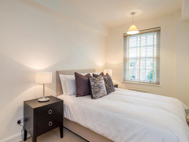 PELHAM COURT, SW3 2 bed flat to rent £4,117 pcm £950 pw
