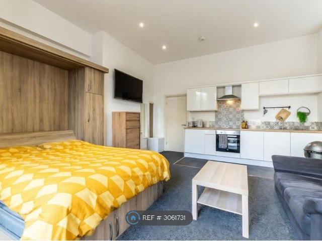 Pelham Crescent, Nottingham NG7, 1 bed flat to rent, £850 pcm | PrimeLocation