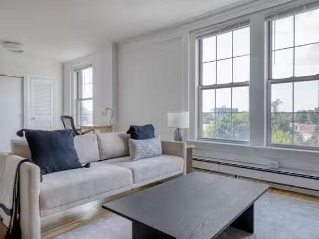 Pelham Hall, 1284 Beacon St, North Brookline 2 Bedroom 2 B.
