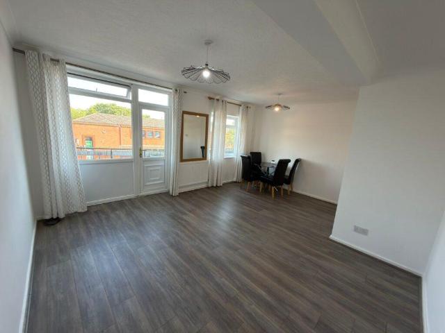 Pelham Place, Chapel Allerton, Leeds. 3 bed terraced house to rent £1,195 pcm £276 pw